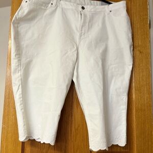 White Cropped Pants with Scalloped Hem